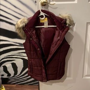NWT, size M, maroon vest with fur